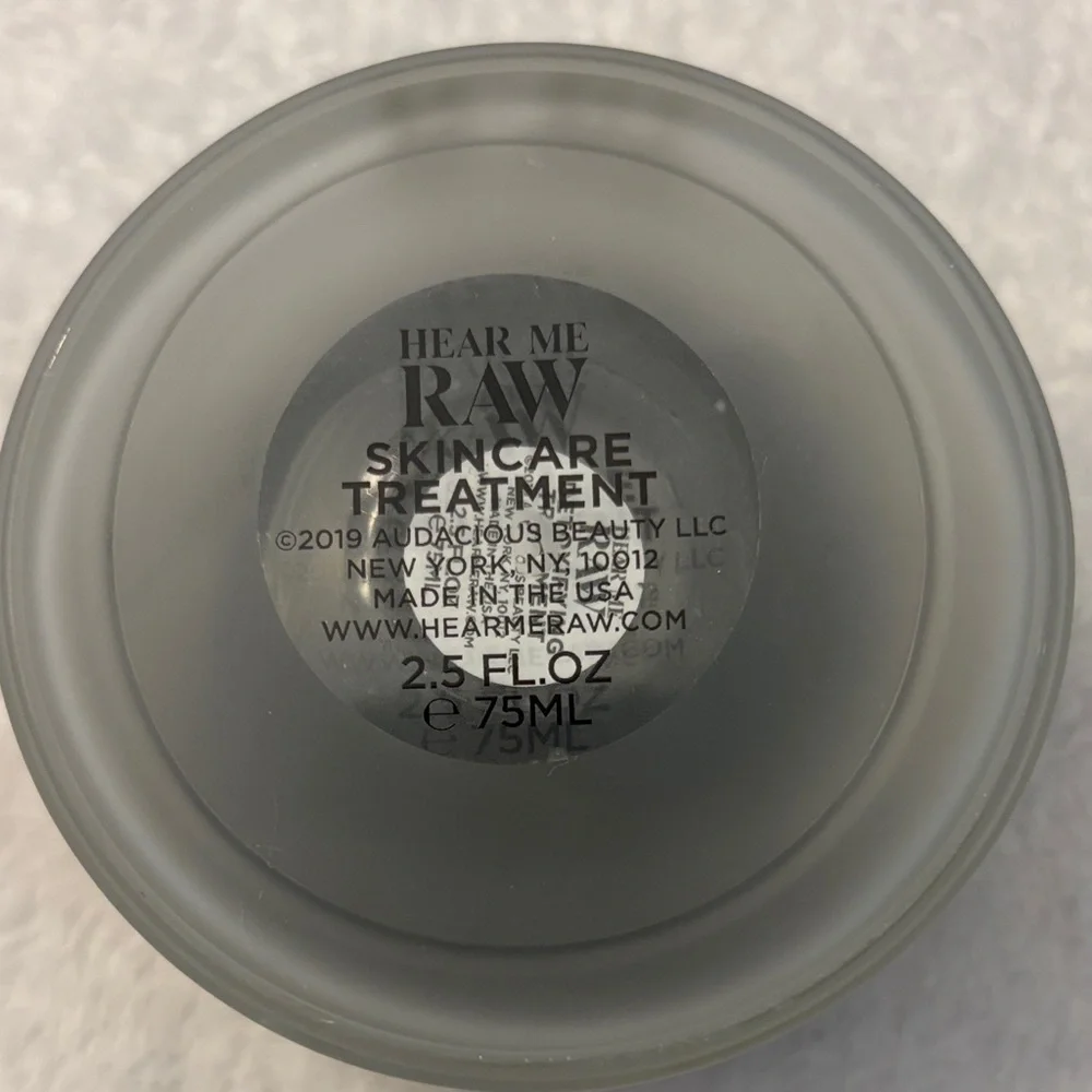 Hear me Raw detoxifying Skincare Mask with Gold Lid